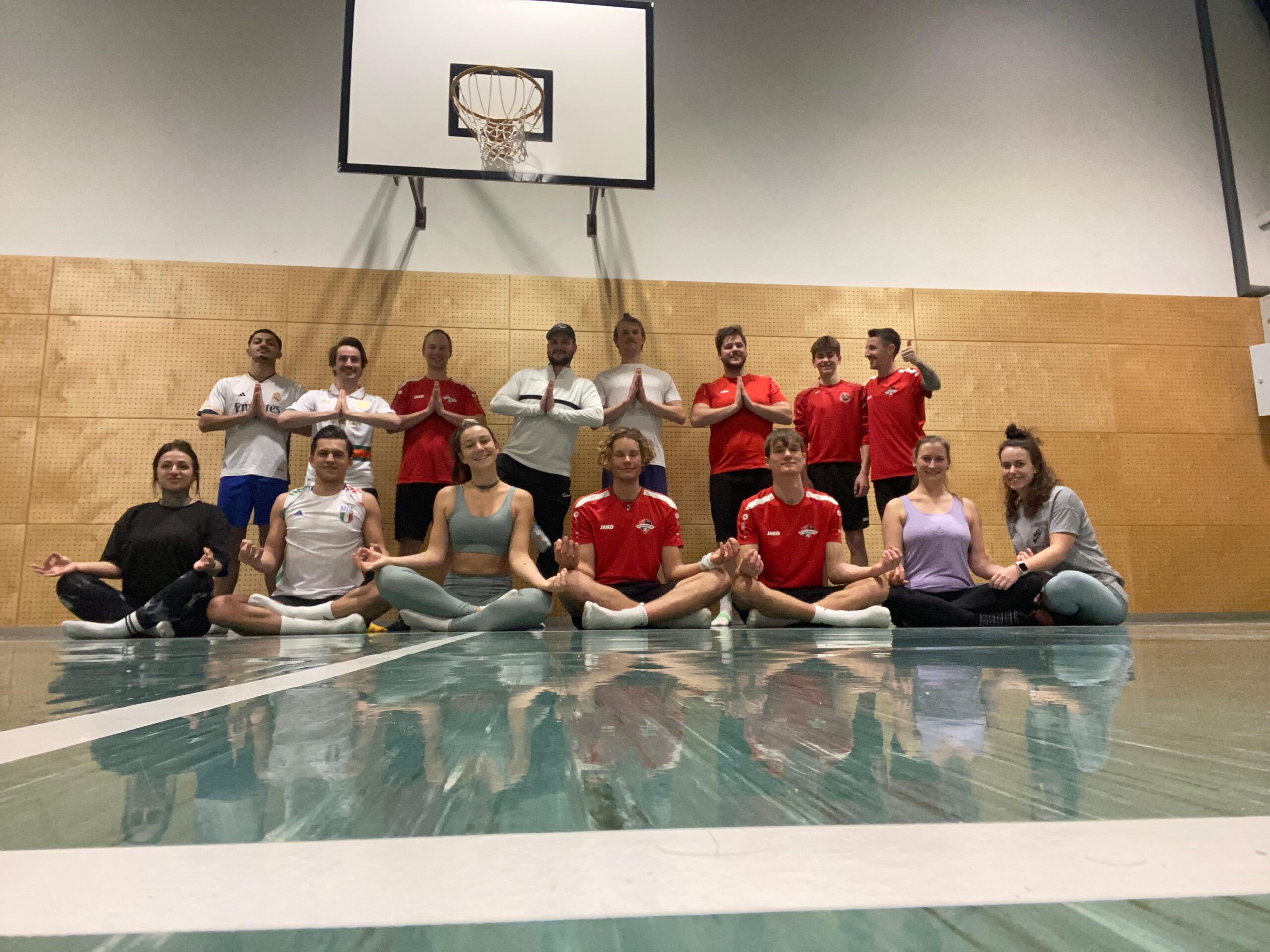 Read more about the article Yoga trifft Fußball: Unsere Jungs tanken Energie!